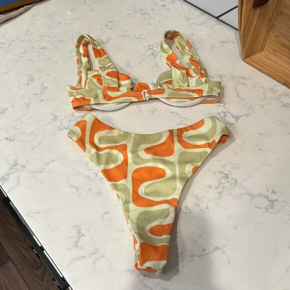 Aurelle LUCI FULL SET eye-catching array of color, by the flattering cut size XS - Picture 2 of 7